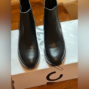 Cole Haan water proof boots/v good condition no scratches